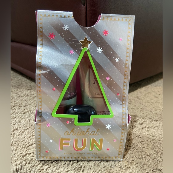 Bath & Body Works 3 Piece Gift Set SNOWFLAKES & CASHMERE Cream Mist PocketBac - Picture 5 of 6